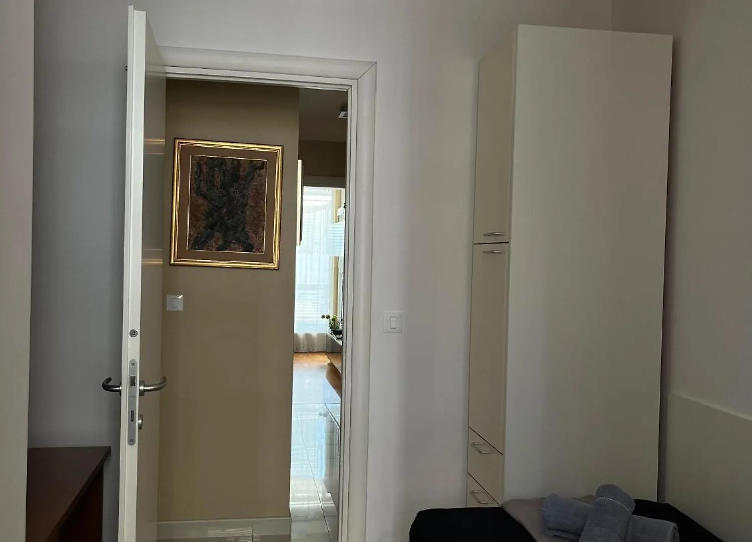 Top Apartment Sunny Day Split
