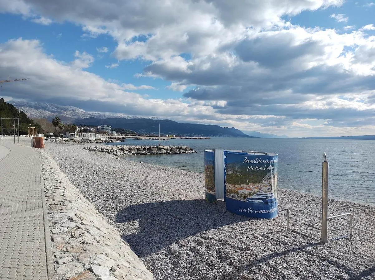 Top Apartment Sunny Day Split