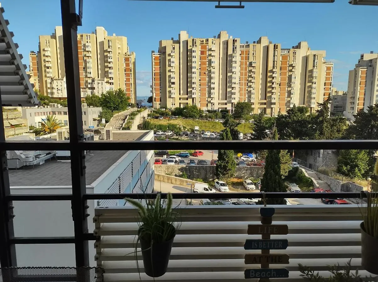 Top Apartment Sunny Day Split