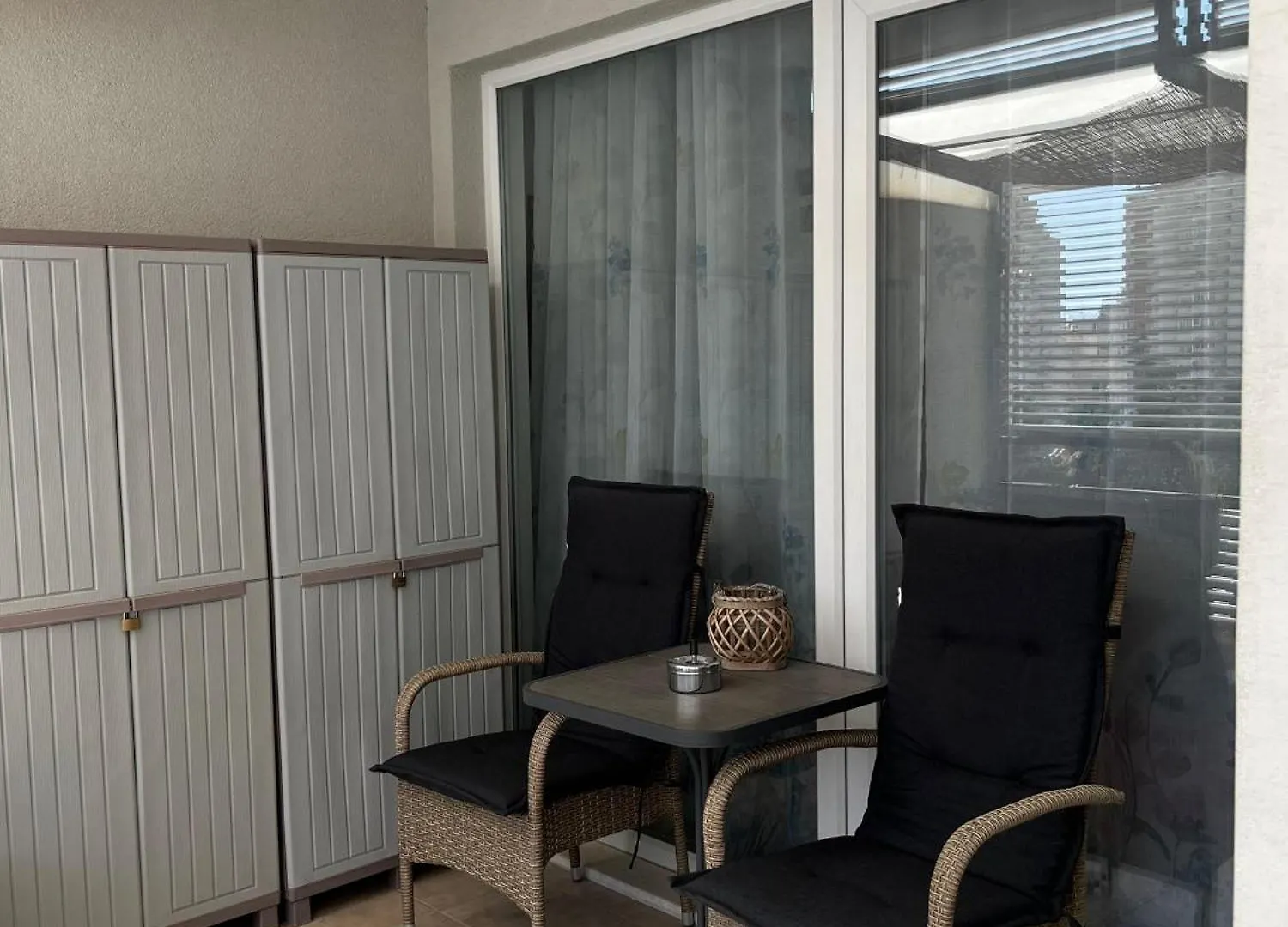 Top Apartment Sunny Day Split