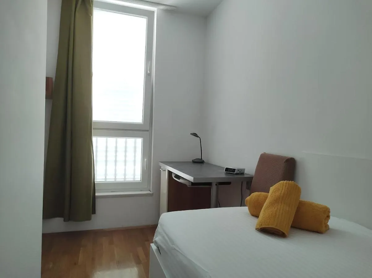 Top Apartment Sunny Day Split 0*,
